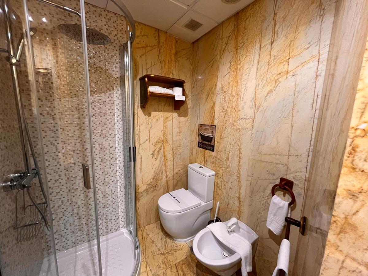 Hotel Microtel Placentinos Salamanca Bagian luar foto