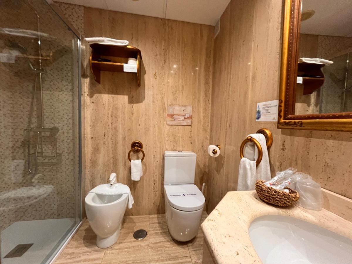 Hotel Microtel Placentinos Salamanca Bagian luar foto