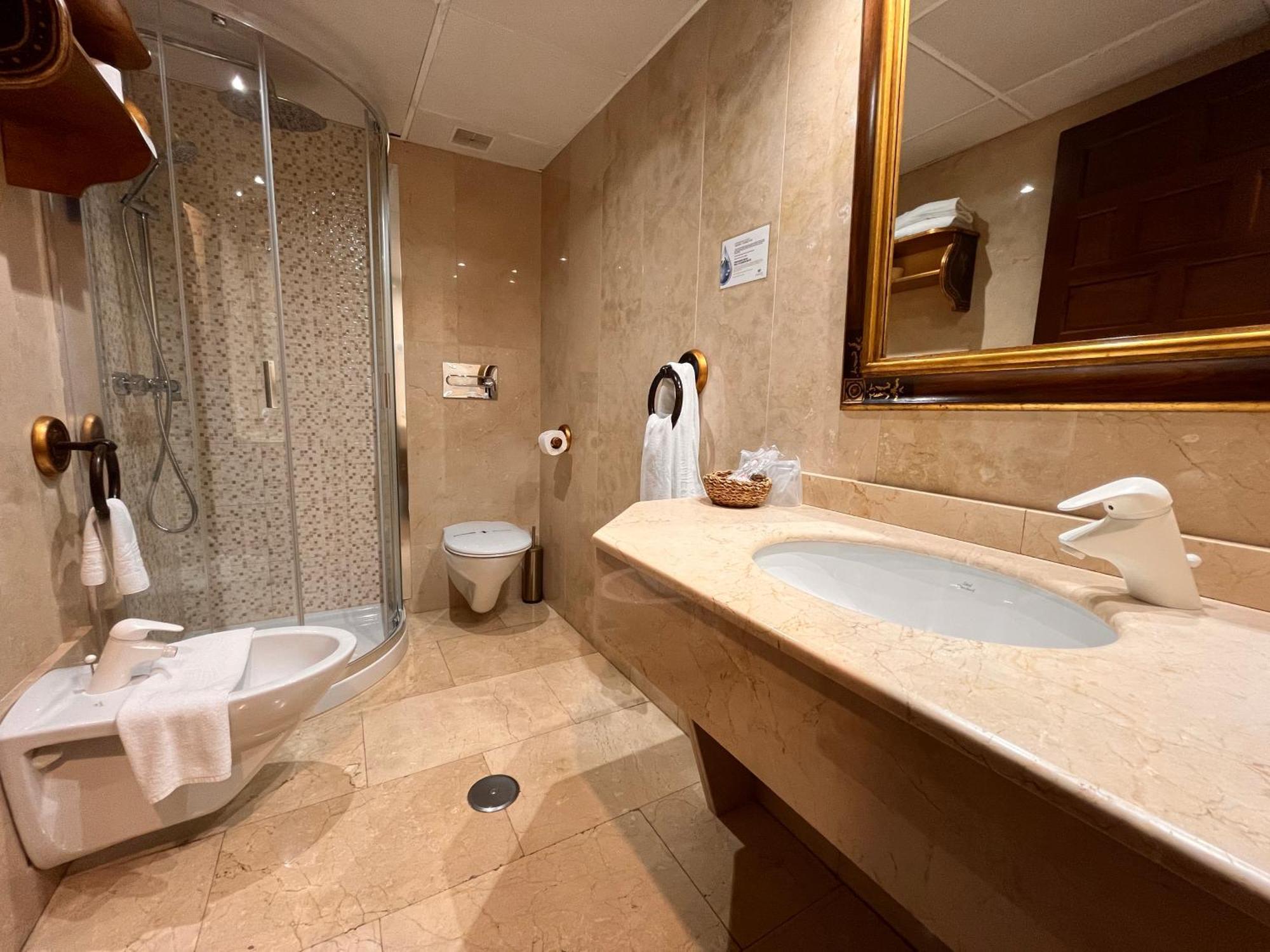 Hotel Microtel Placentinos Salamanca Bagian luar foto