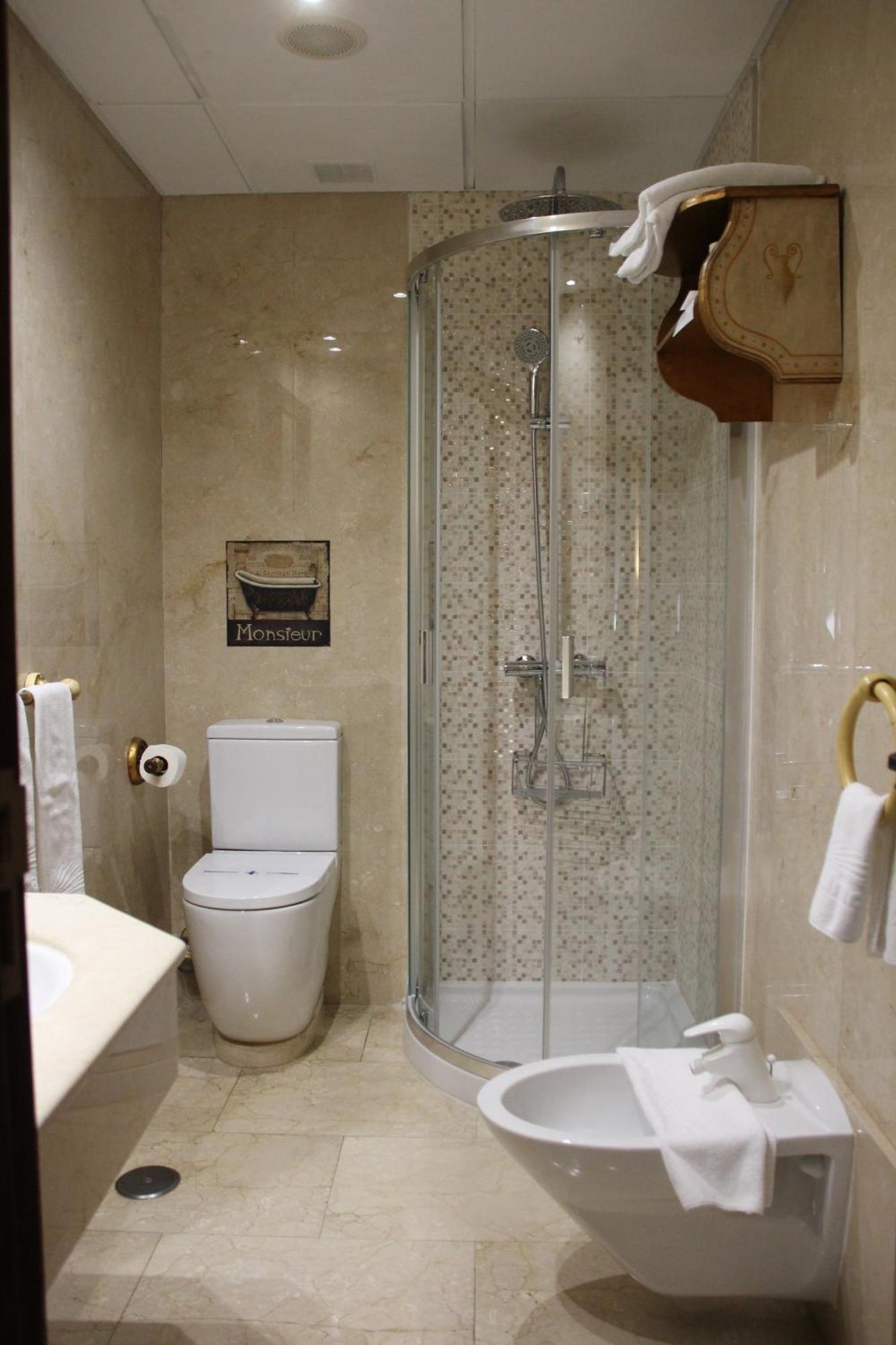 Hotel Microtel Placentinos Salamanca Bagian luar foto
