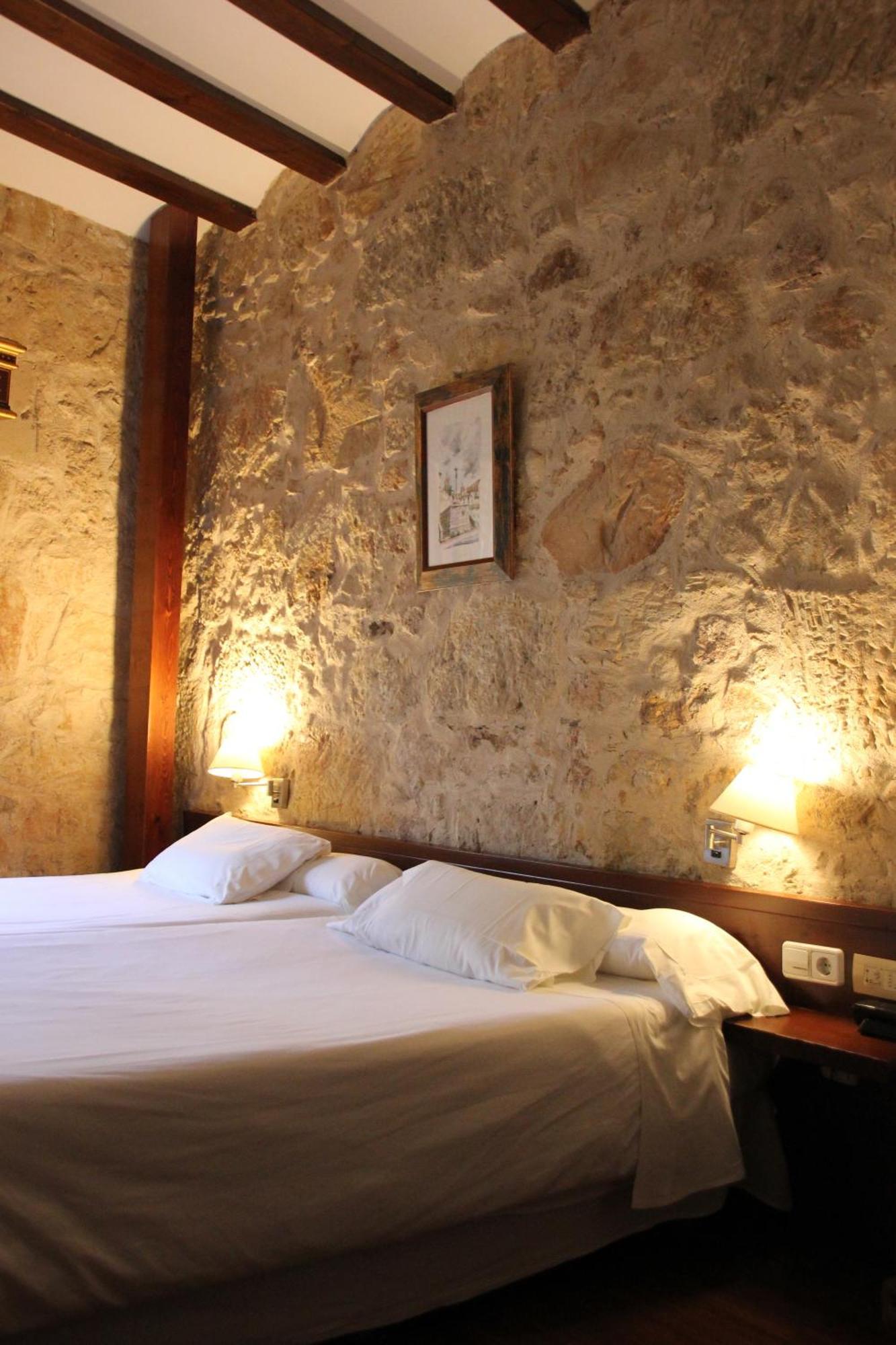 Hotel Microtel Placentinos Salamanca Bagian luar foto