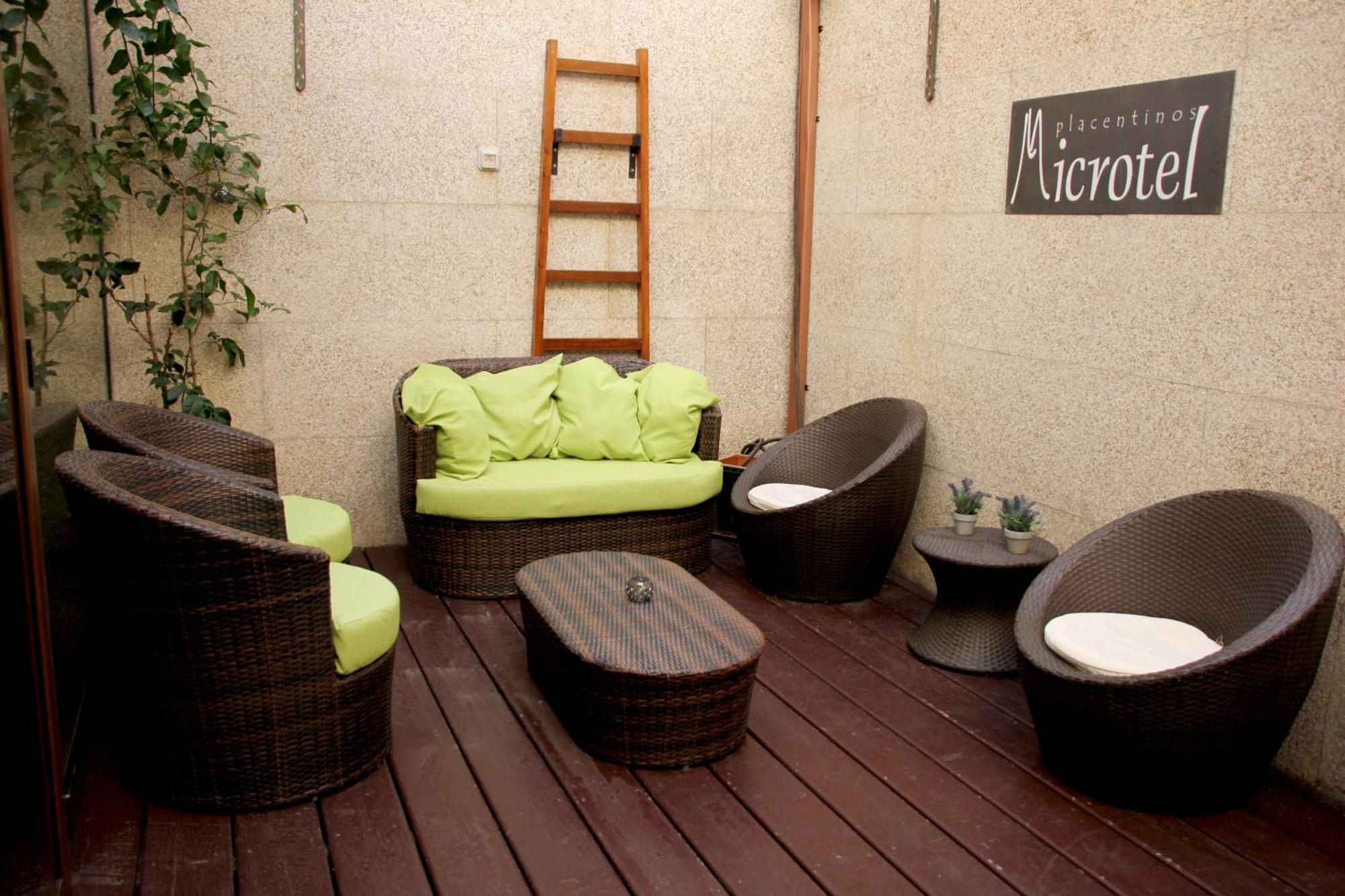 Hotel Microtel Placentinos Salamanca Bagian luar foto