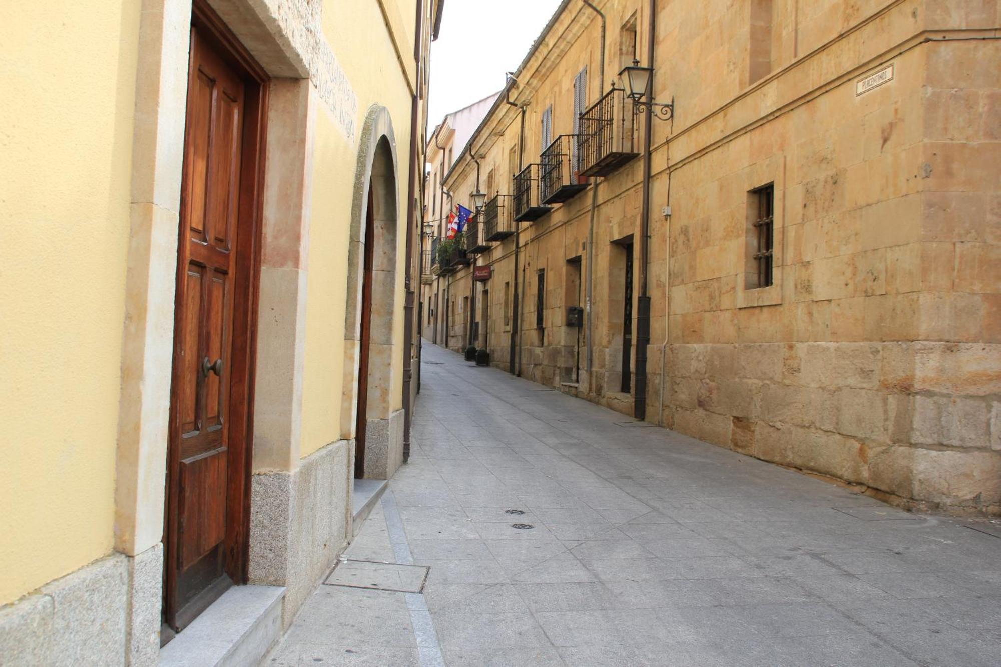 Hotel Microtel Placentinos Salamanca Bagian luar foto