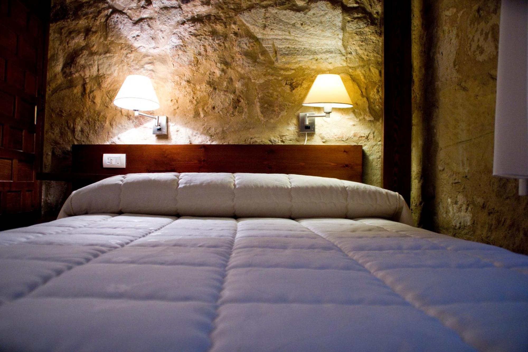 Hotel Microtel Placentinos Salamanca Bagian luar foto