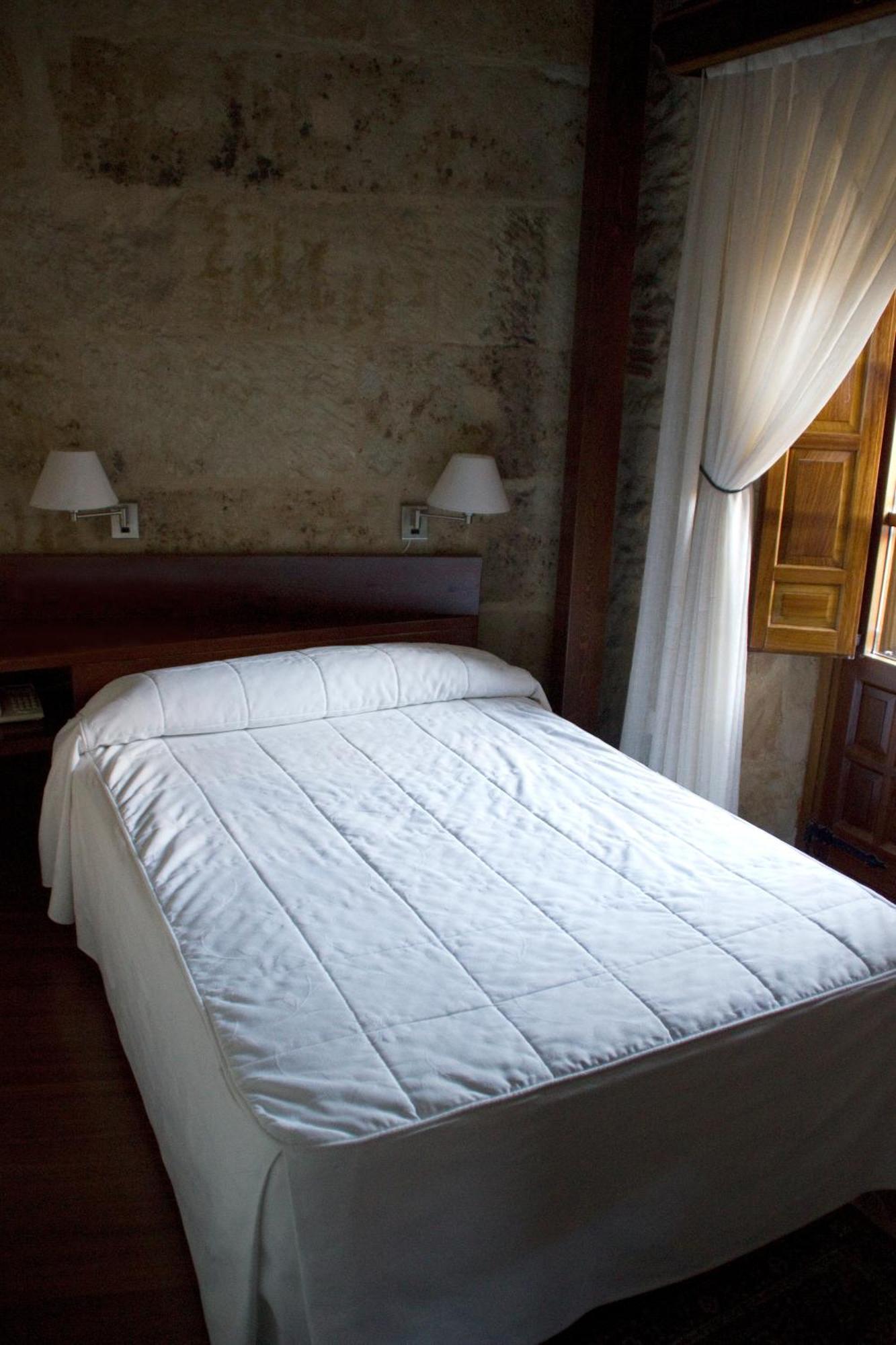 Hotel Microtel Placentinos Salamanca Bagian luar foto