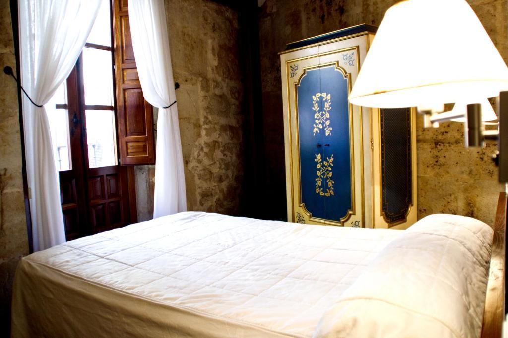 Hotel Microtel Placentinos Salamanca Bagian luar foto
