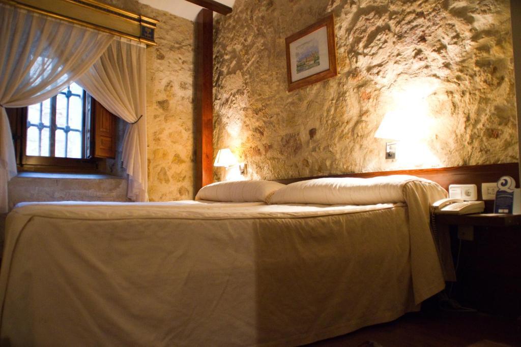 Hotel Microtel Placentinos Salamanca Bagian luar foto
