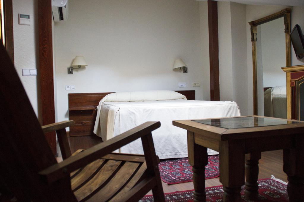 Hotel Microtel Placentinos Salamanca Bagian luar foto