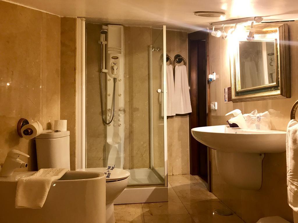 Hotel Microtel Placentinos Salamanca Bagian luar foto