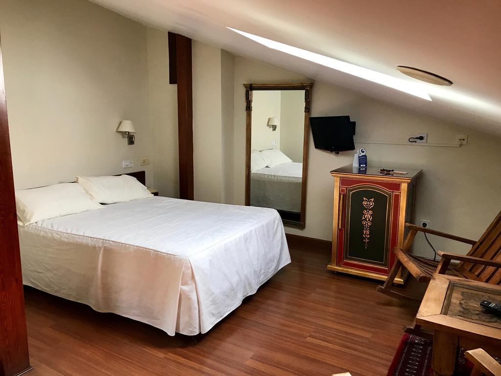 Hotel Microtel Placentinos Salamanca Bagian luar foto