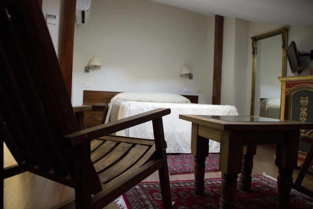 Hotel Microtel Placentinos Salamanca Bagian luar foto
