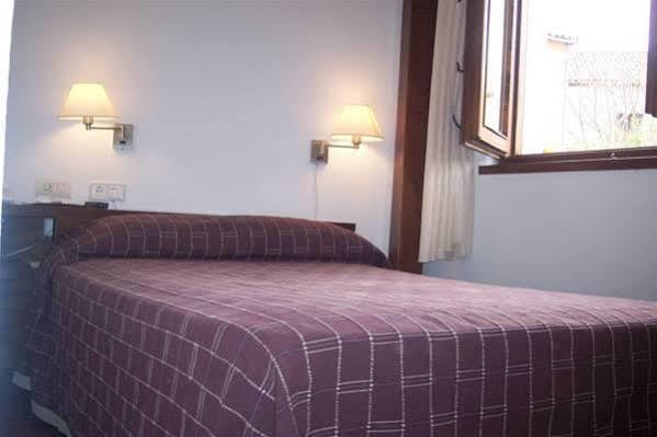 Hotel Microtel Placentinos Salamanca Bagian luar foto